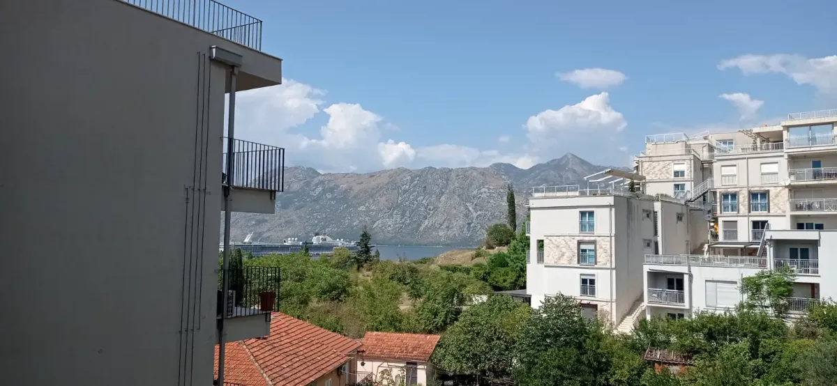 Rent, two bedroom apartment, 81m², Dobrota, Kotor