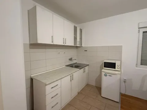 Rent, one bedroom apartment, 50m², Zagorič, Podgorica - image 10