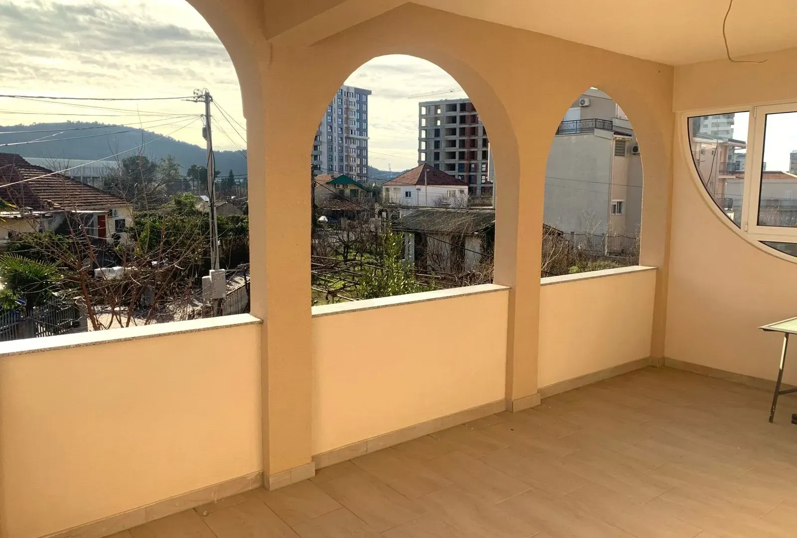 Izdavanje, dvosoban stan, 65m², Bjeliši, Bar