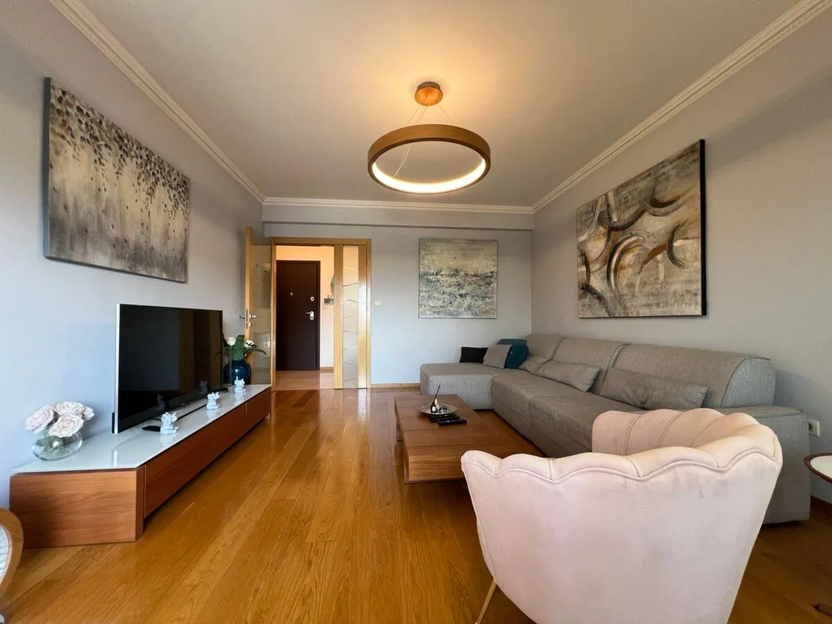 Izdavanje, trosoban stan, 103m², Momišići, Podgorica
