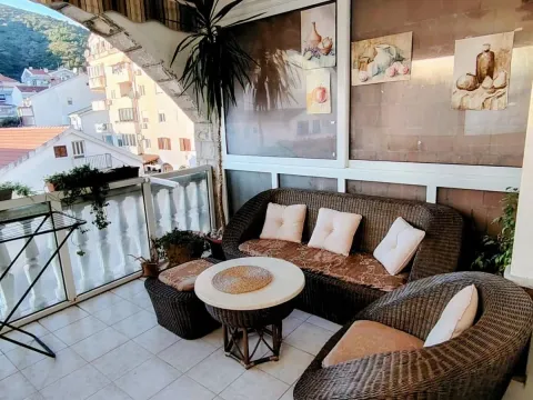 Rent, two bedroom apartment, 79m², Budva, Crna Gora - image 9