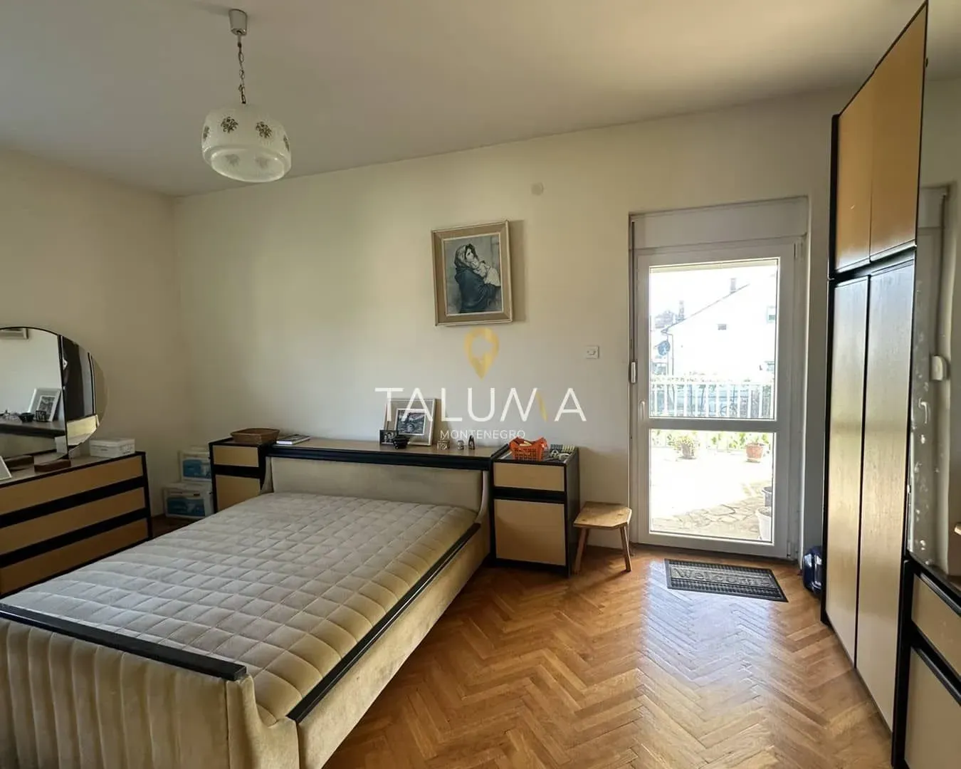 Sale, house, 318m², Zlatica, Podgorica
