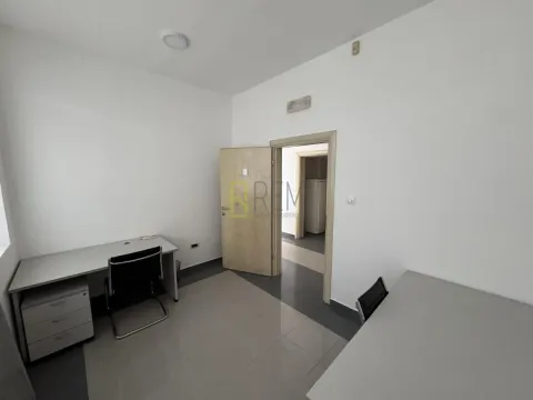 Rent, office space, 240m², Drač, Podgorica - image 14