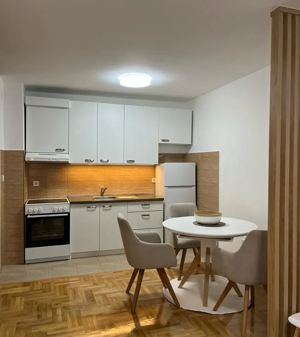 Izdavanje, jednosoban stan, 40m², Kruševac, Podgorica