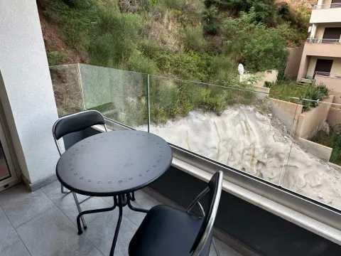 Izdavanje, dvosoban stan, 55m², Bečići, Budva - image 12