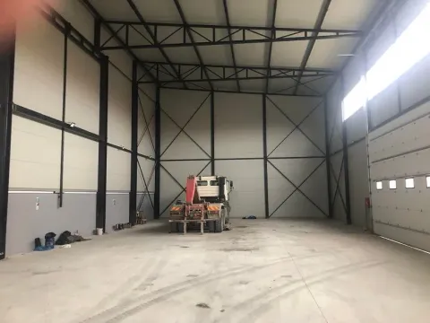 Izdavanje, poslovni prostor, 400m², Batajnica, Beograd