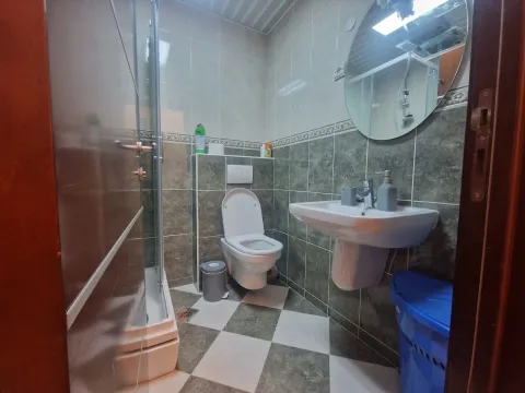 Rent, two bedroom apartment, 81m², Budva, Crna Gora - image 12