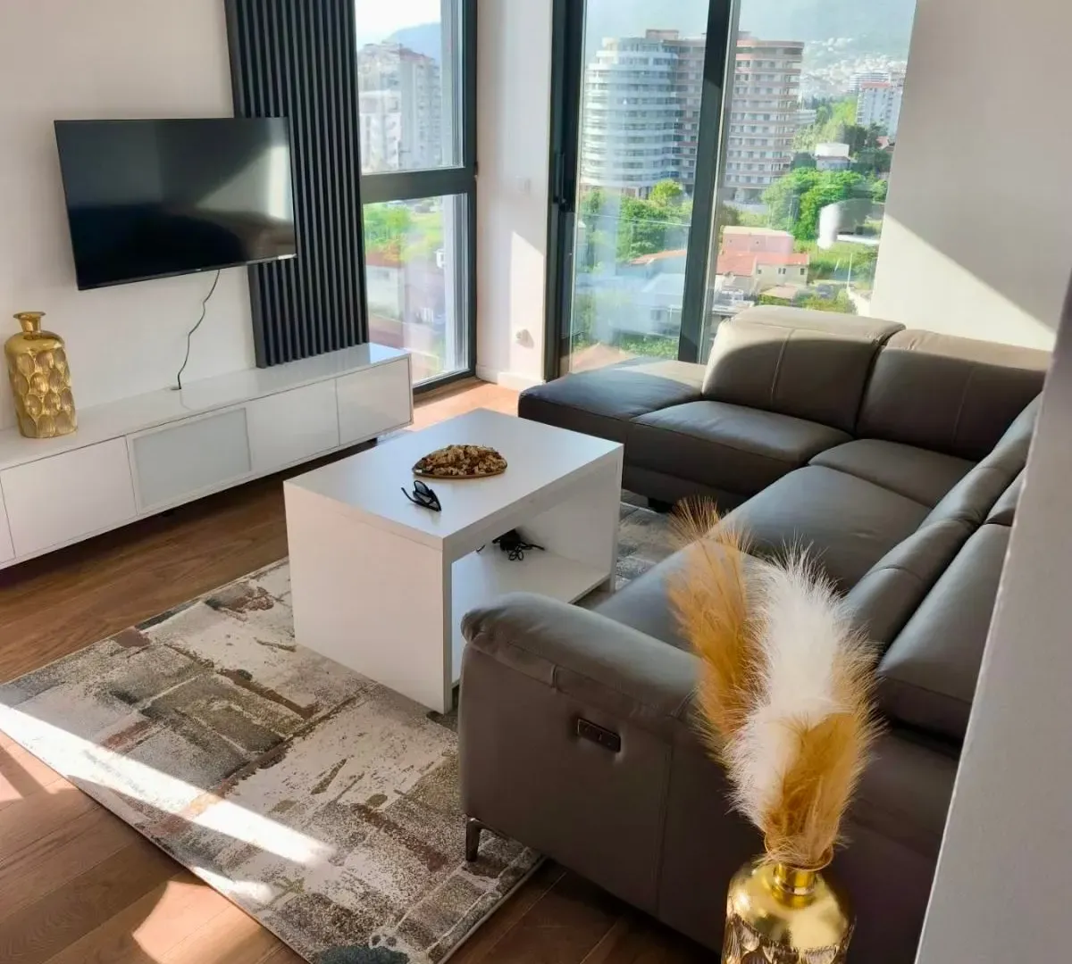 Rent, one bedroom apartment, 49m², Centar, Bar