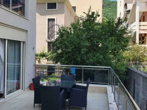 Sale, three bedroom apartment, 135m², Petrovac, Budva - image 2