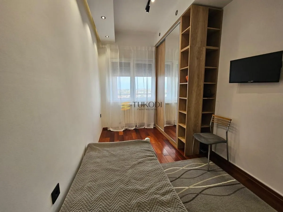 Izdavanje, dvosoban stan, 54m², Bulevar Evrope, Novi Sad Sve Podlokacije