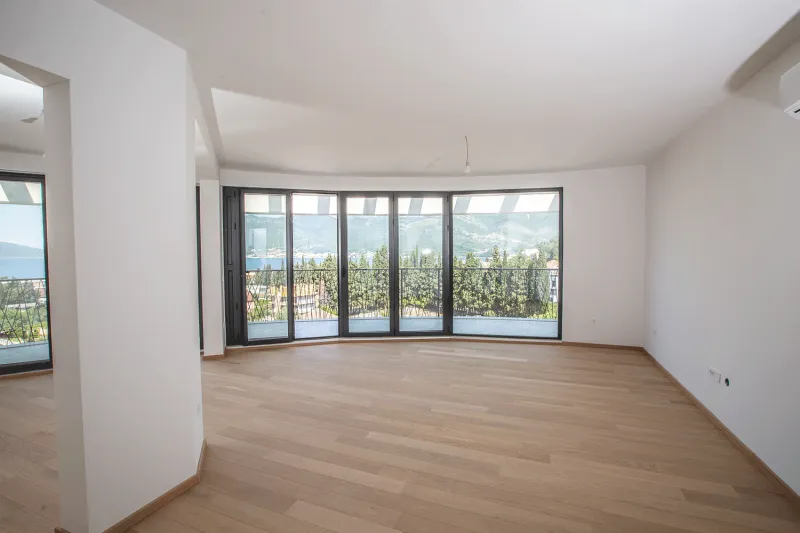 Prodaja, trosoban stan, 143m², Tivat, Crna Gora