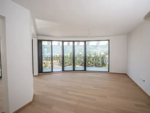 Sale, three bedroom apartment, 143m², Tivat, Crna Gora - image 9