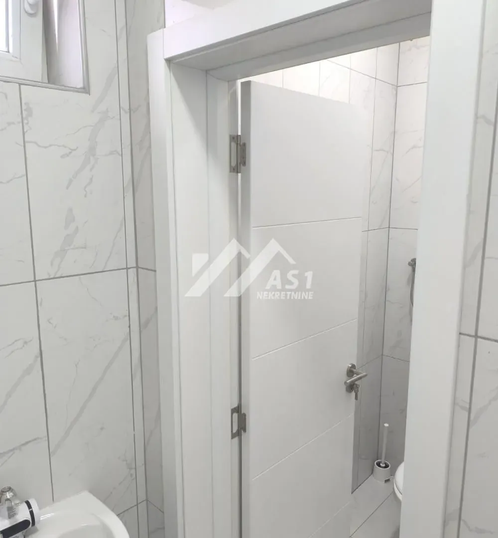Rent, office space, 130m², Žabalj, Srbija