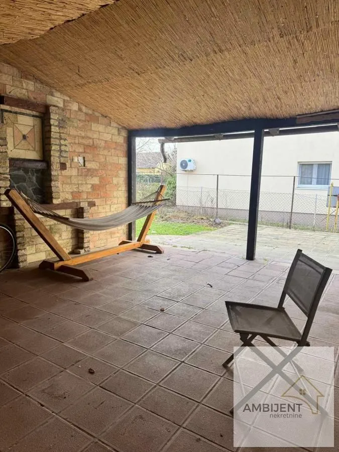 Prodaja, kuća, 203m², Novi Banovci, Stara Pazova