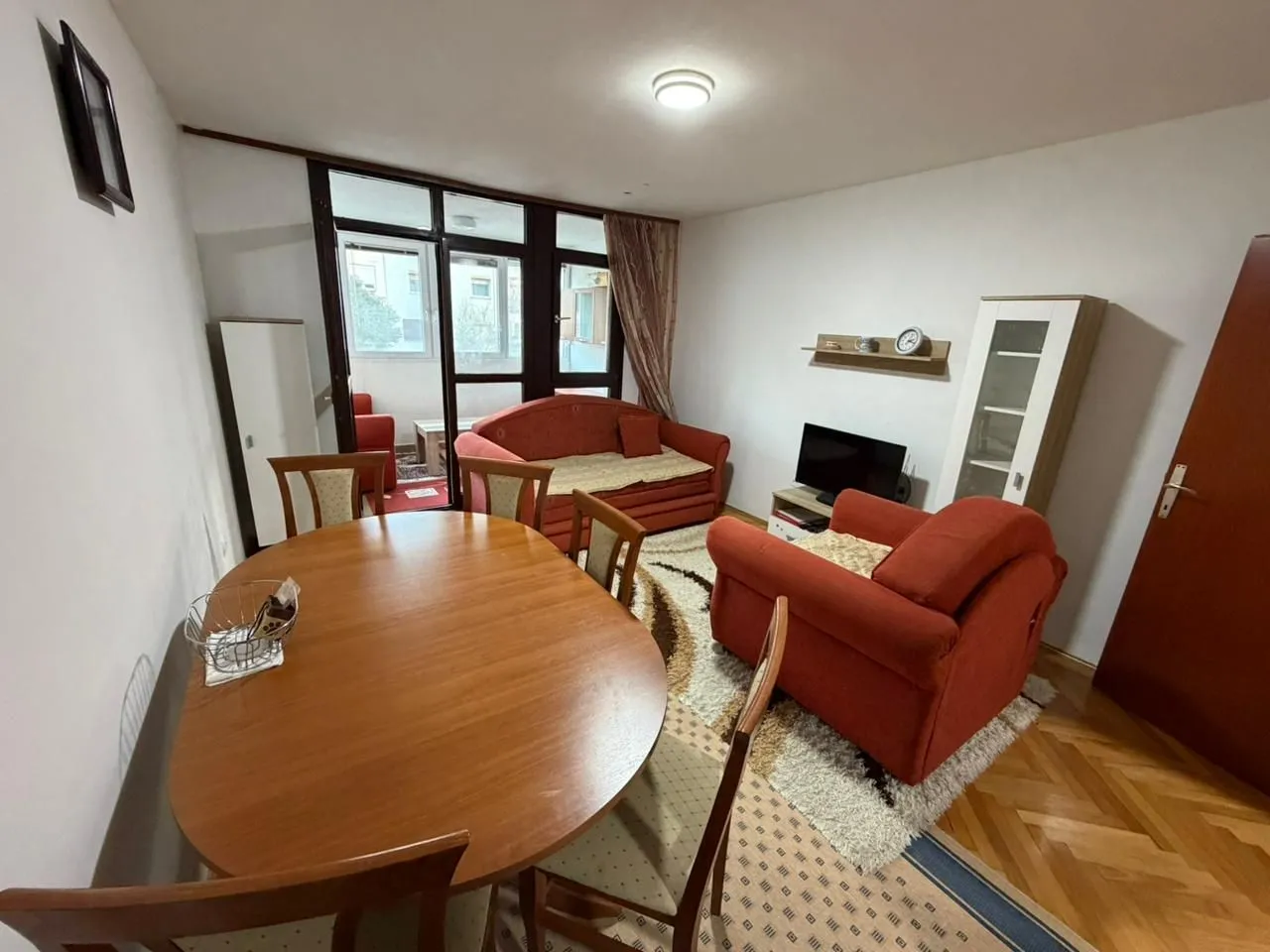 Izdavanje, dvosoban stan, 65m², Makedonsko naselje, Bar