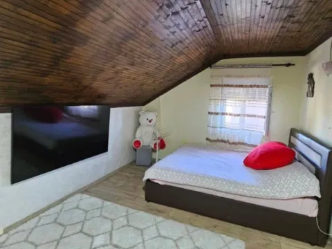 Prodaja, kuća, 191m², Tološi, Podgorica - image 11