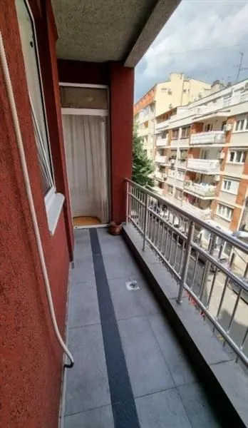 Izdavanje, trosoban stan, 88m², Kalenić Pijaca, Vračar Sve Podlokacije