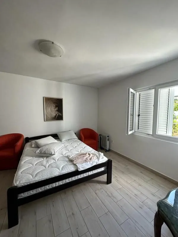 Sale, house, 260m², Zelenika, Podgorica