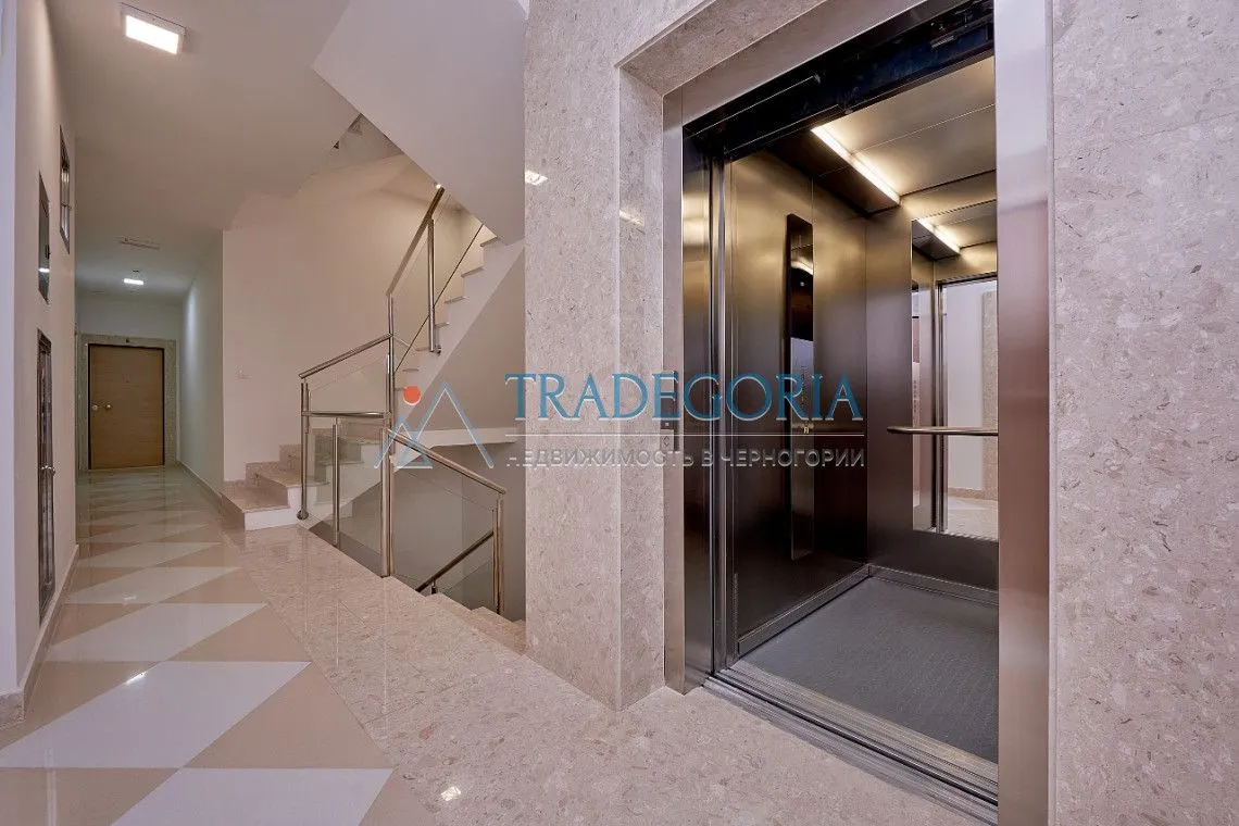 Prodaja, dvosoban stan, 120m², Dobrota, Kotor