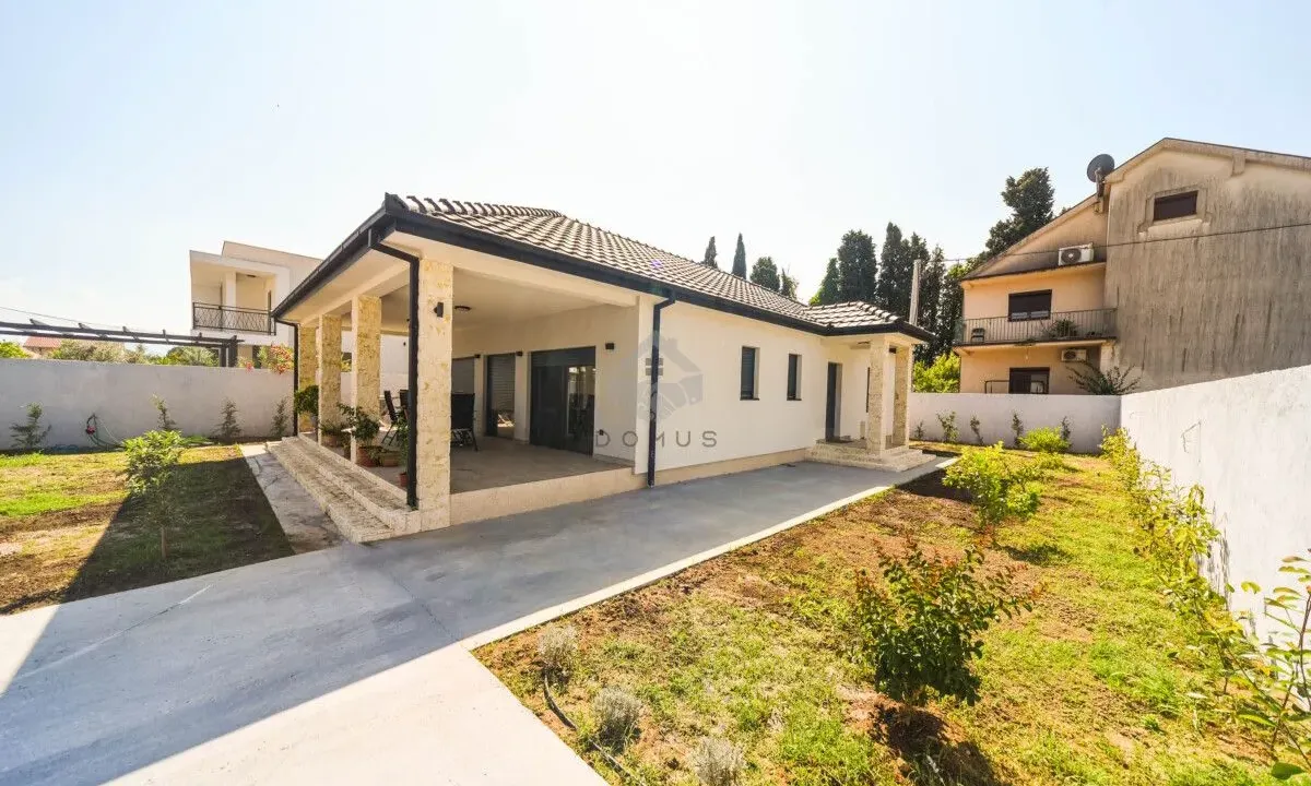 Sale, house, 130m², Tološi, Podgorica