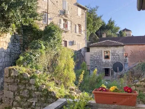 Prodaja, dvosoban stan, 50m², Grad, Kotor - image 1