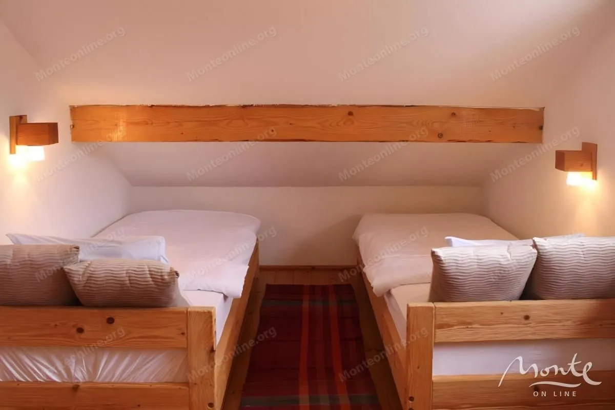 Sale, office space, 300m², Kolašin, Crna Gora
