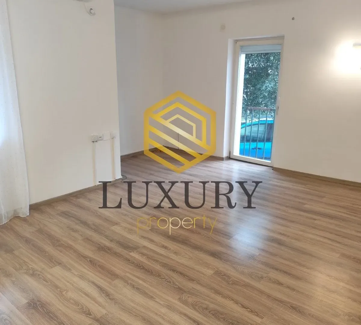 Izdavanje, dvosoban stan, 90m², Gorica C, Podgorica