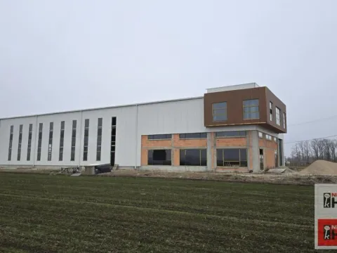 Rent, office space, 1220m², Čenej, Novi Sad Sve Podlokacije