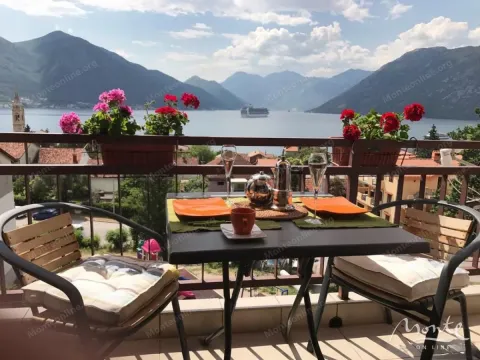 Sale, two bedroom apartment, 63m², Dobrota, Kotor - image 1