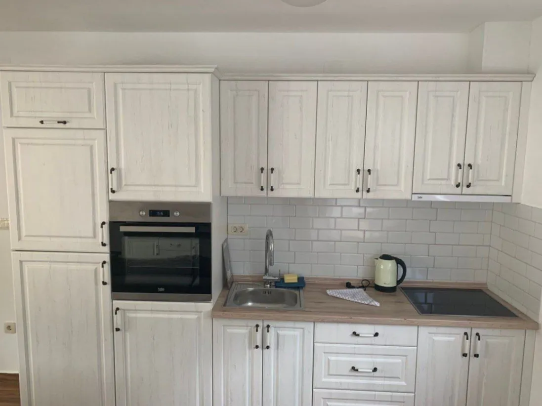 Izdavanje, jednosoban stan, 65m², Bečići, Budva