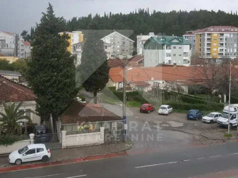 Izdavanje, jednosoban stan, 53m², Pobrežje, Podgorica - image 8