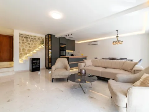 Izdavanje, kuća, 150m², Ljuta, Kotor - image 6