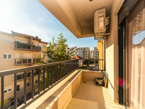 Rent, two bedroom apartment, 61m², Blok 9, Podgorica - image 11