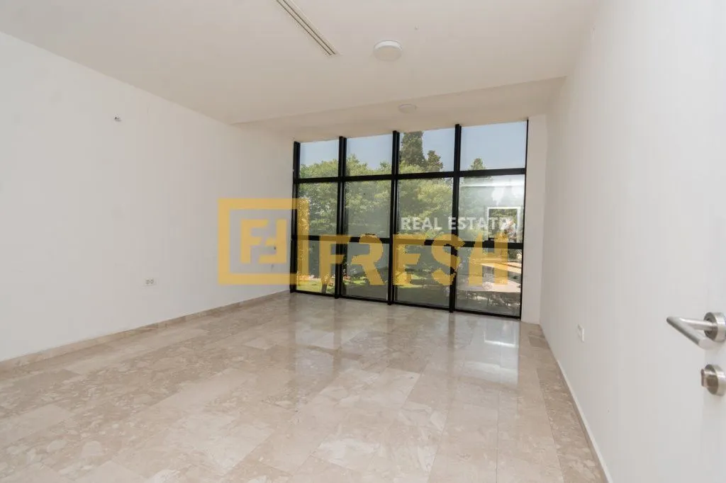 Rent, office space, 500m², Tuzi, Podgorica