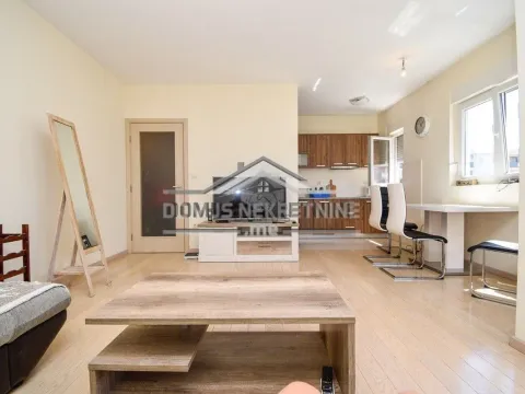 Izdavanje, dvosoban stan, 72m², City Kvart, Podgorica - image 2