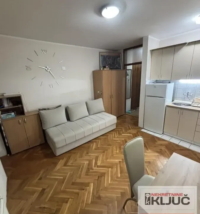 Izdavanje, garsonjera, 25m², Centar, Novi Sad