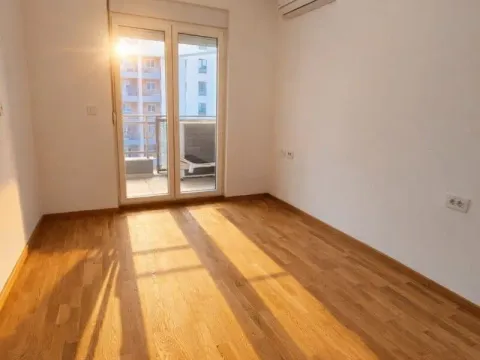 Prodaja, dvosoban stan, 80m², Stari Aerodrom, Podgorica - image 3