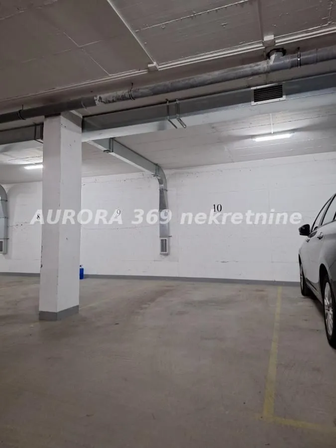 Sale, parking/garage, 12m², Banatić, Novi Sad Sve Podlokacije