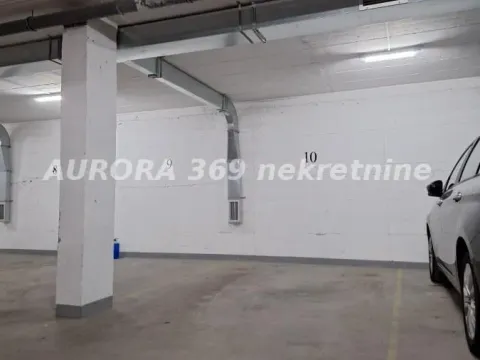 Parking garaža in Banatić