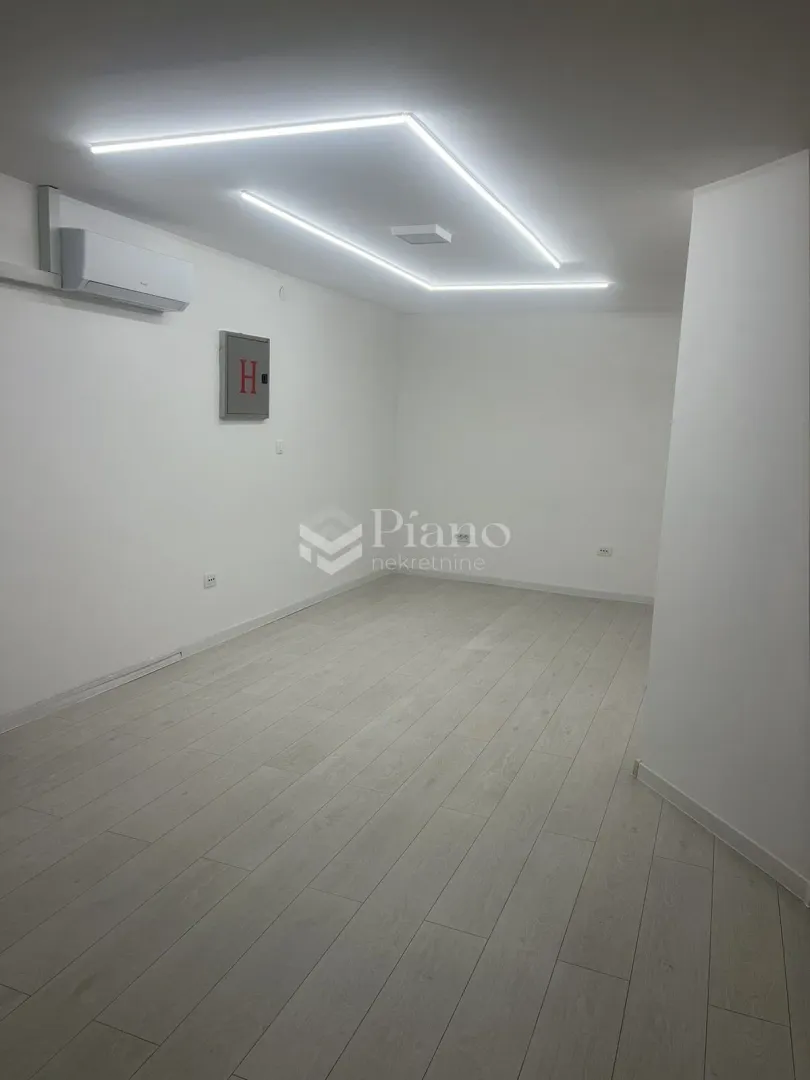 Rent, office space, 294m², Blok 5, Podgorica