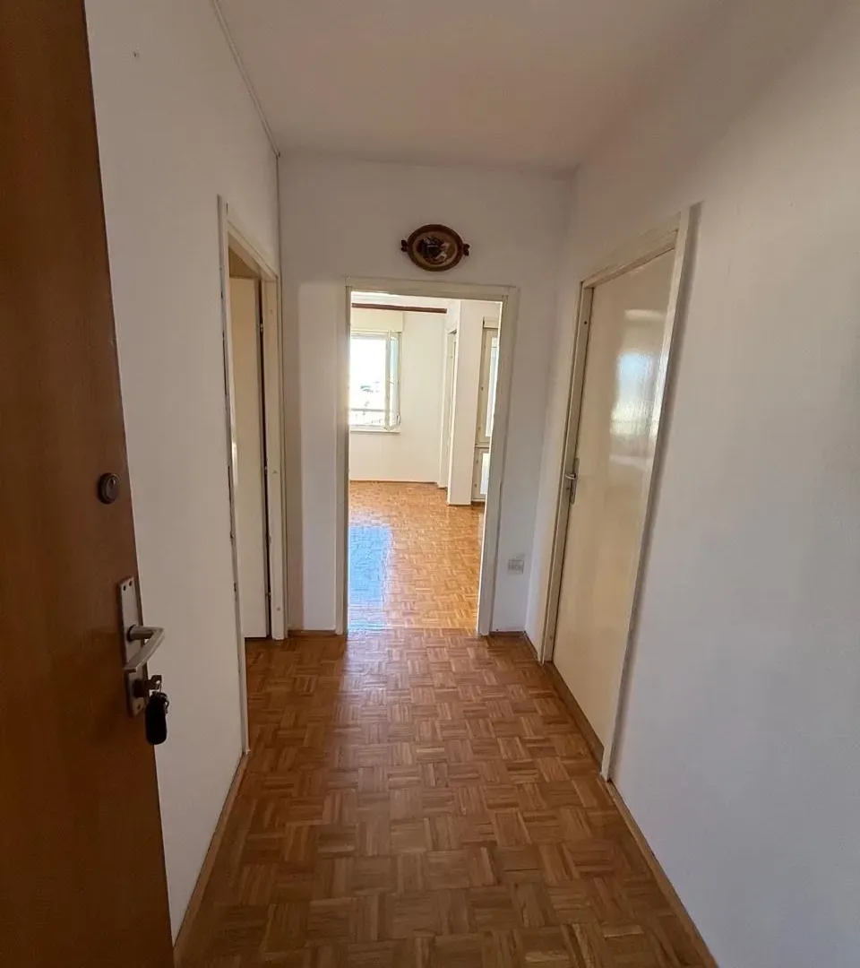 Prodaja, dvosoban stan, 66m², Centar, Bar