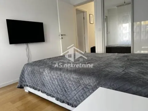 Izdavanje, trosoban stan, 70m², Zemun Cara Dušana, Zemun Sve Podlokacije - image 8