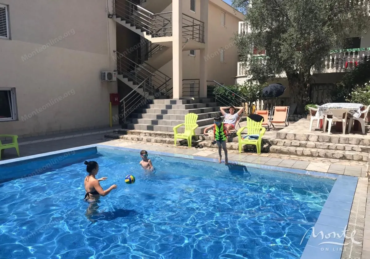 Sale, two bedroom apartment, 84m², Petrovac, Budva