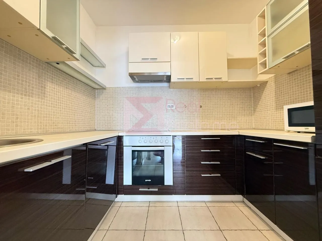 Prodaja, četvorosoban stan, 220m², Preko Morače, Podgorica