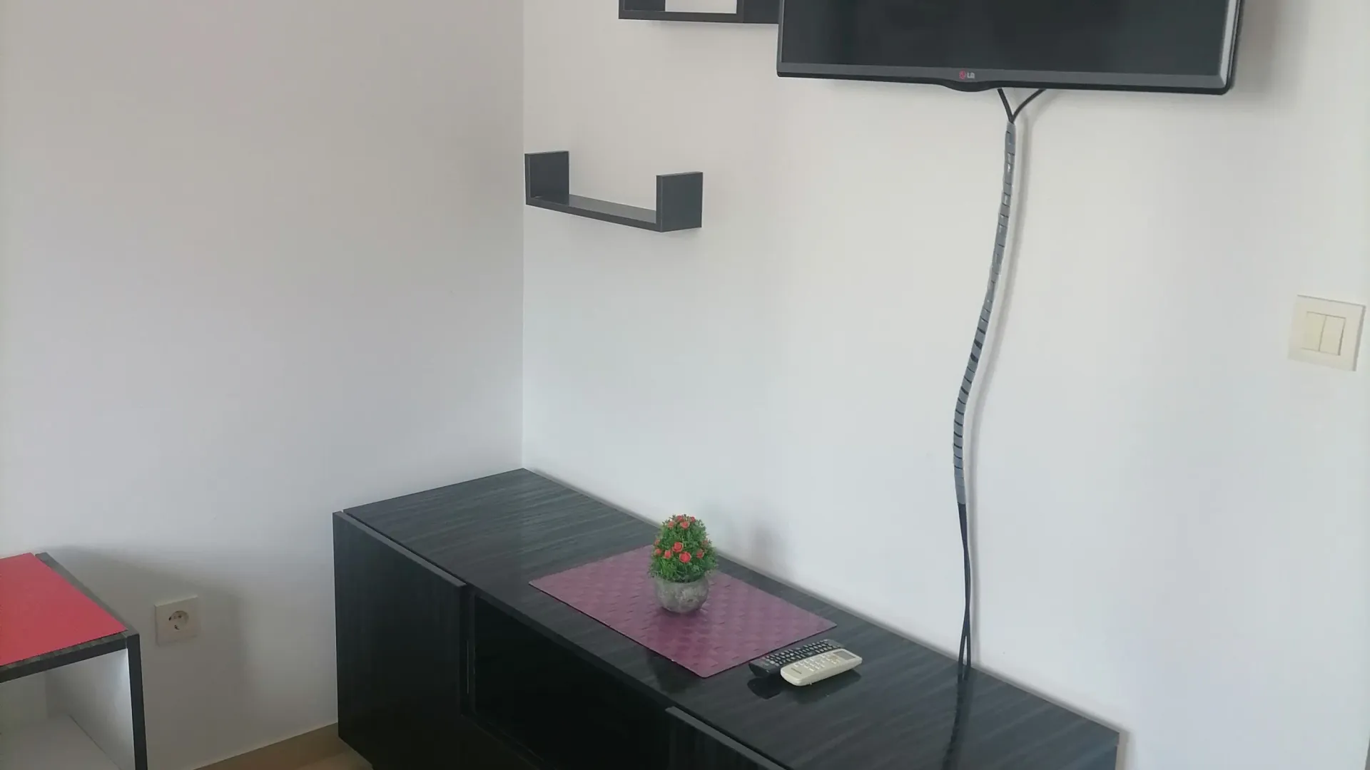 Izdavanje, garsonjera, 30m², Rozino, Budva