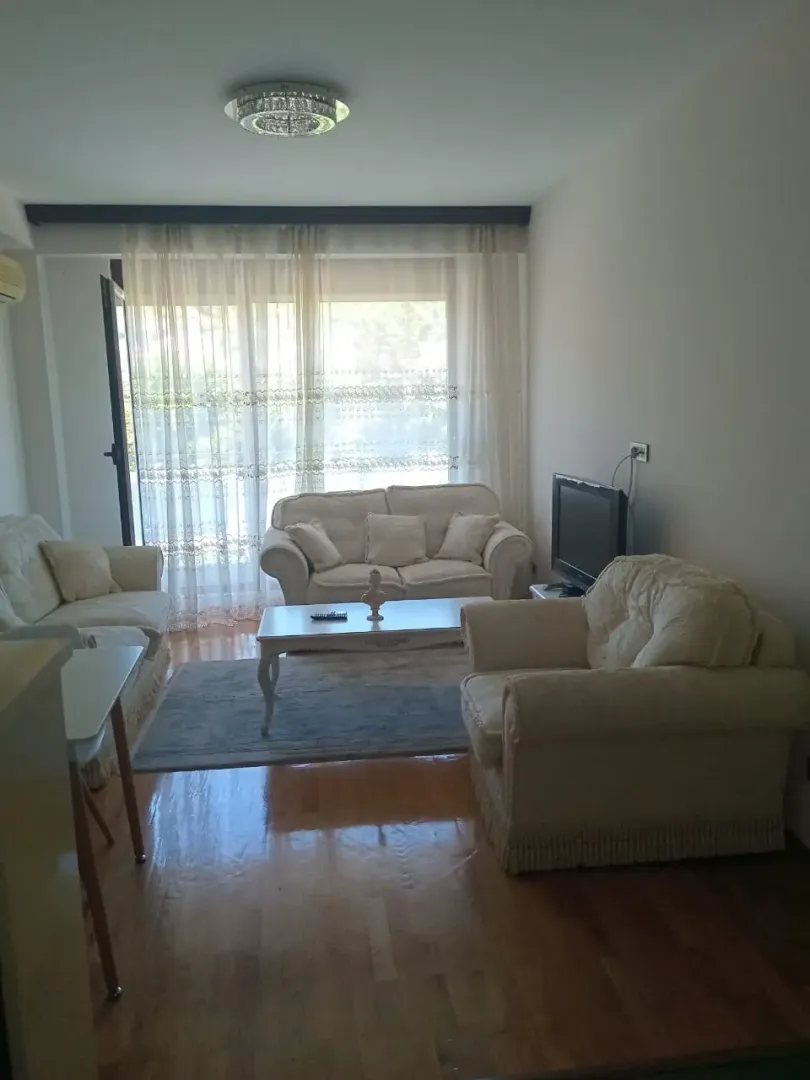 Izdavanje, dvosoban stan, 60m², Budva, Crna Gora