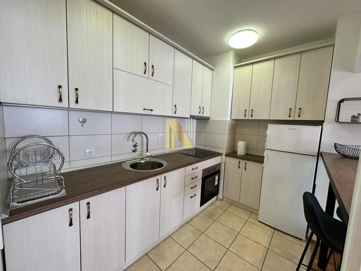 Izdavanje, dvosoban stan, 51m², Sajmište, Novi Sad