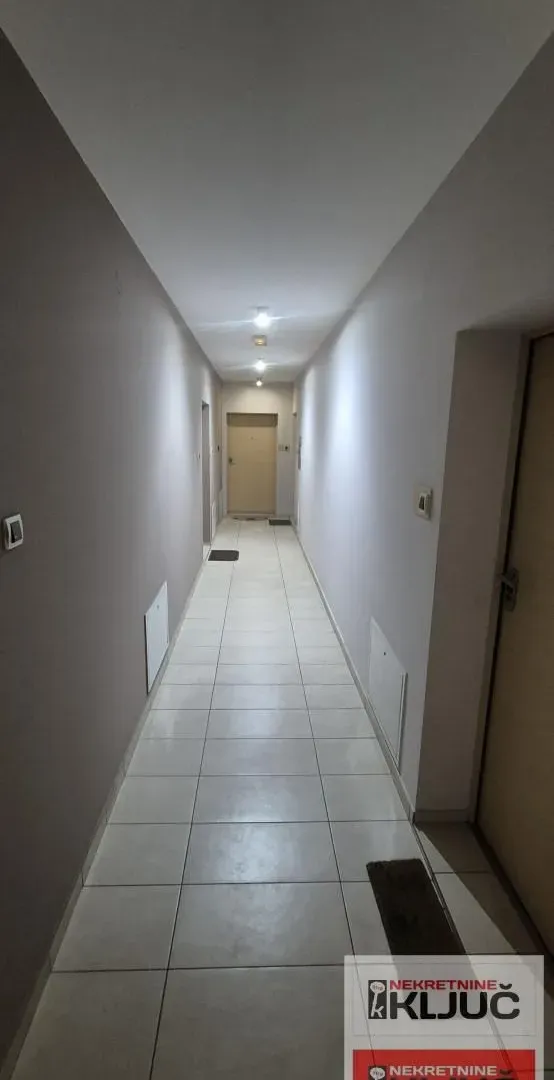 Prodaja, dvosoban stan, 42m², Bulevar Evrope, Novi Sad Sve Podlokacije
