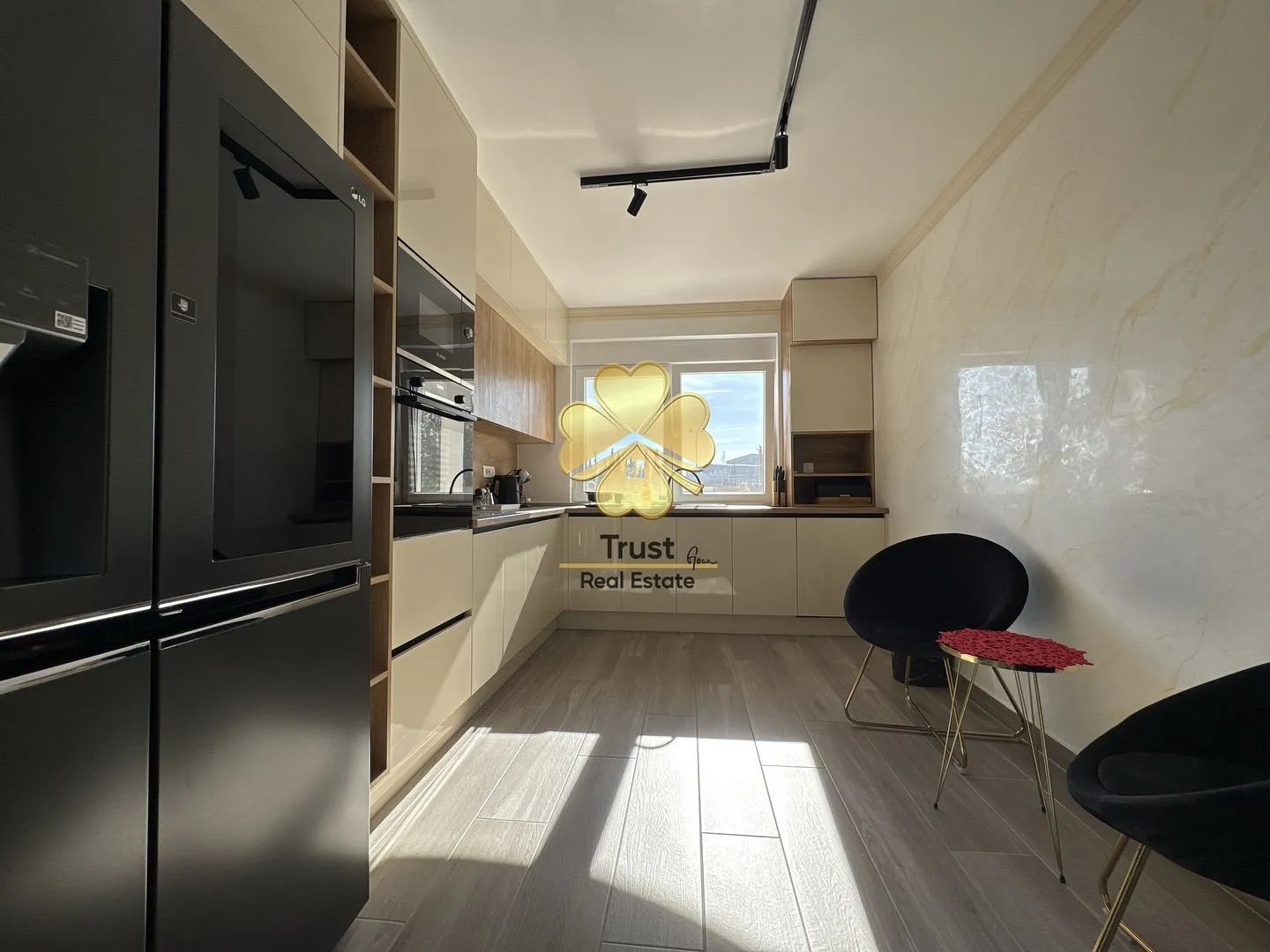 Izdavanje, kuća, 230m², Dajbabe, Podgorica