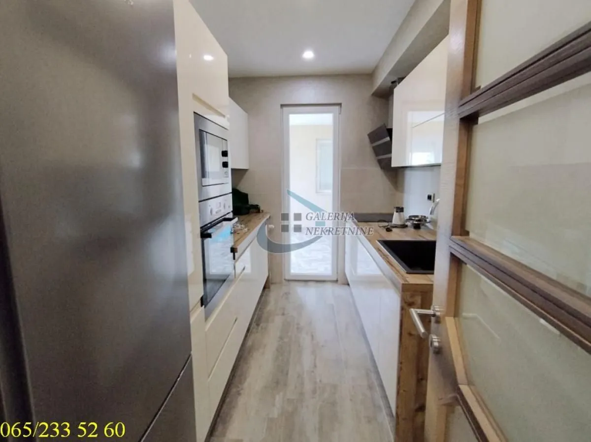 Rent, apartment, 165m², Čukarica, Beograd